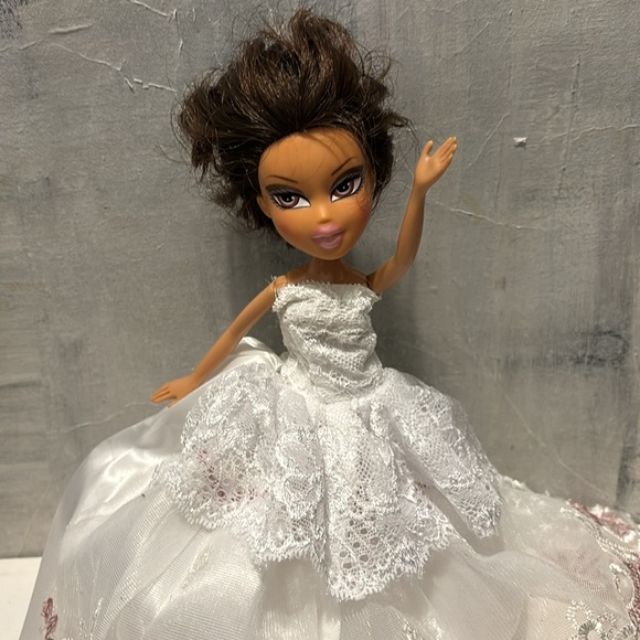 Yasmin Bratz with a New Gown & Chunky Shoes - Picture 9 of 12